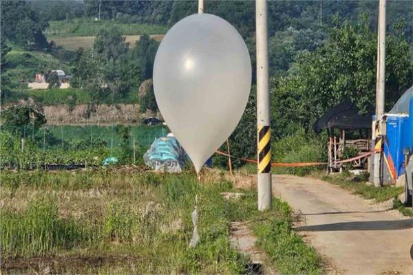 بالونات القمامة التي أطلقتها كوريا الشمالية - أرشيفية