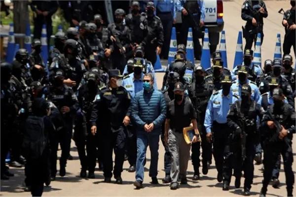 لحظة القبض على رئيس هندوراس السابق خوان أورلاندو هرنانديز