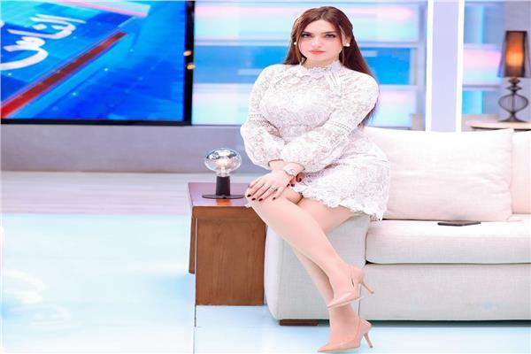 الإعلامية ياسمين عز