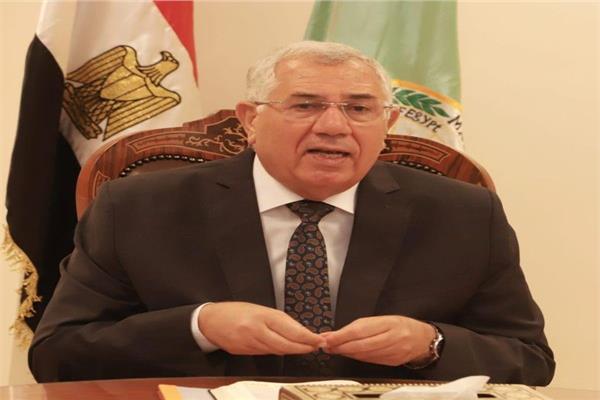 وزير الزراعة السيد القصير
