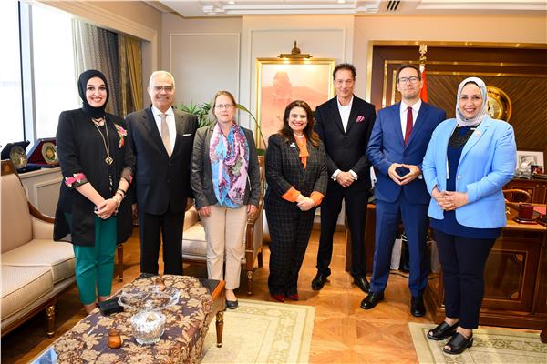 السفيرة سها جندي خلال استقبالها وفد الوزارة الفيدرالية للتعاون الاقتصادي والتنمية الألمانية