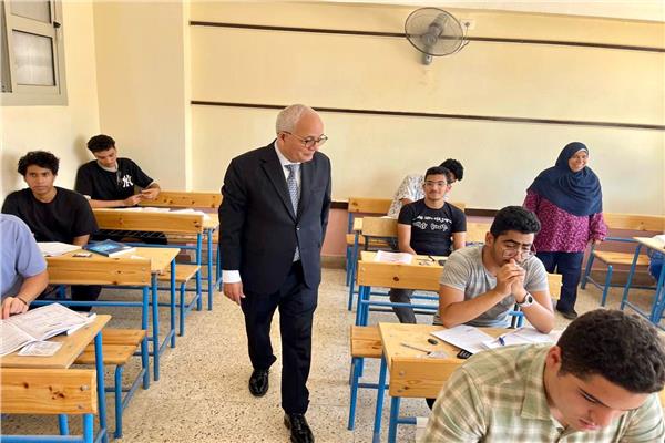  الدكتور رضا حجازى داخل اللجنة