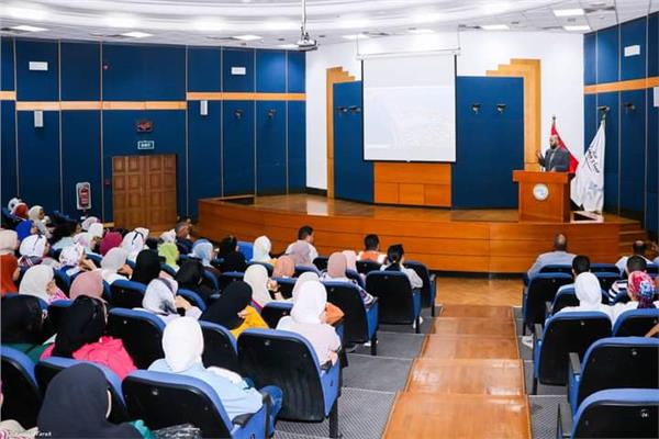 جانب من تدريب طلبة الجامعات