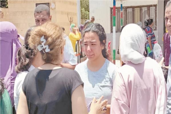 بكاء طلاب الثانوية بعد امتحان الفيزياء