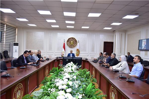  وزير العمل