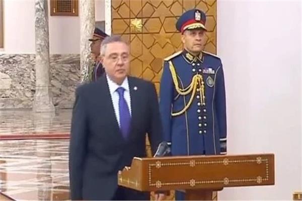 اللواء عمرو حنفى محافظ البحر الأحمر، خلال حلف اليمين الدستورية