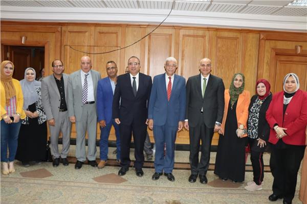 الدكتور أحمد القاصد رئيس جامعة المنوفية خلال التكريم 