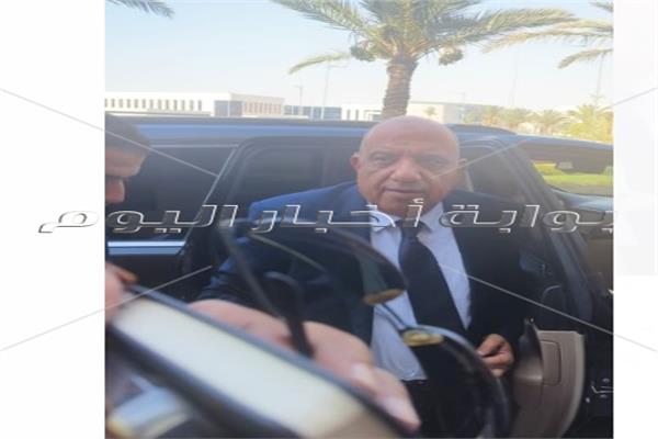 وزير الكهرباء يصل إلى مقر الوزارة في العاصمة الادارية