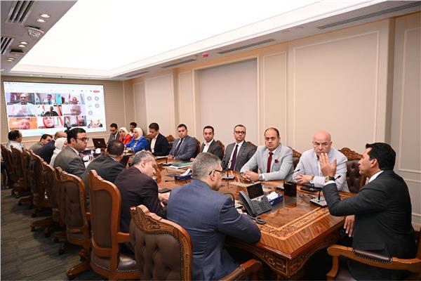 اجتماع وزير الرياضة مع مديريات الشباب