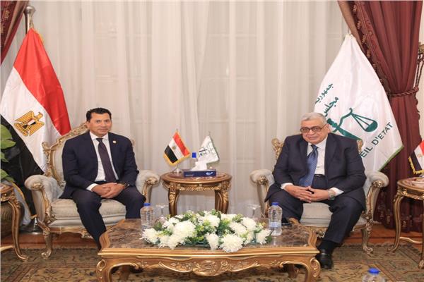 المستشار أحمد عبد الحميد عبود رئيس مجلس الدولة والدكتور أشرف صبحي