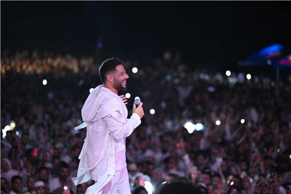 حماقي يتألق في بورسعيد بحفل استثنائي