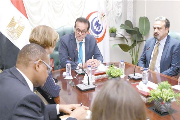 د. خالد عبدالغفار خلال لقائه المدير الإقليمى للتنمية البشرية