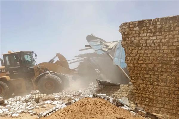 جانب من إزالة التعديات على أملاك الدولة والأراضي الزراعية