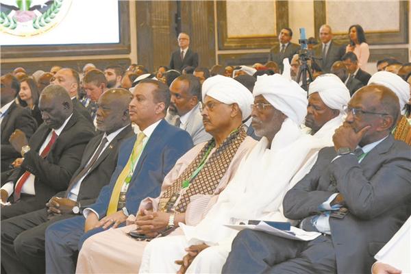 جانب من المشاركين في مؤتمر القوى السياسية والمدنية السودانية الذي استضافته القاهرة