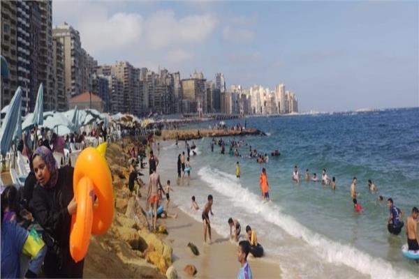 شواطئ عروس المتوسط