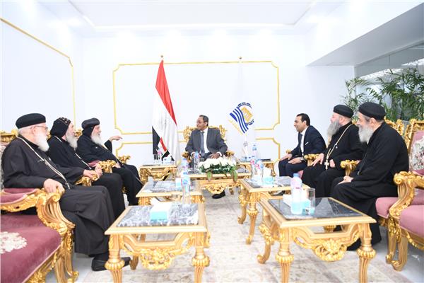 الدكتور خالد عبد الحليم محافظ قنا يستقبل وفد من قيادات الكنائس