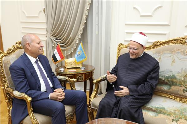 محافظ القاهرة  خلال استقباله الدكتور شوقي علام
