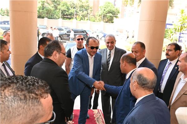 خلال  زيارة المهندس محمد شيمي وزير قطاع الأعمال العام  لشركة غزل المحلة