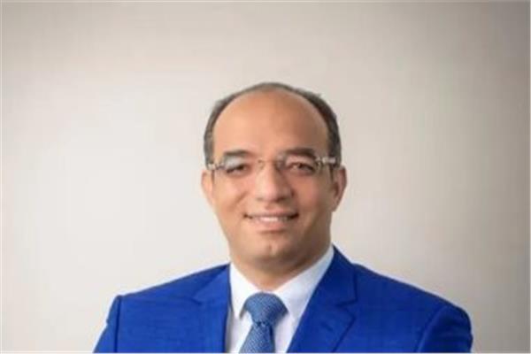  النائب علي مهران رئيس لجنة الصحة والسكان بالشيوخ