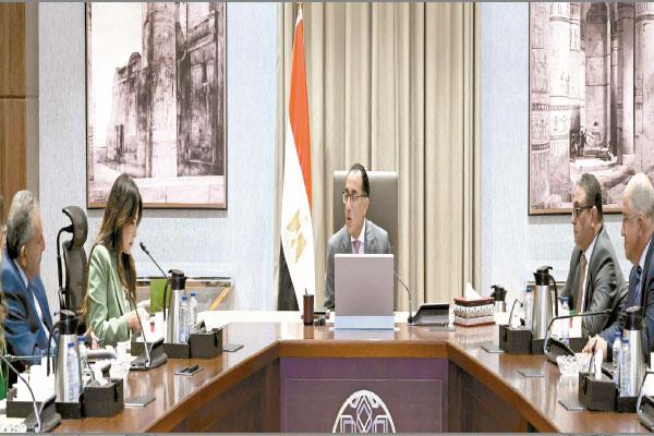 د. مصطفى مدبولى خلال اجتماعه لمتابعة جهود خفض أسعار السلع
