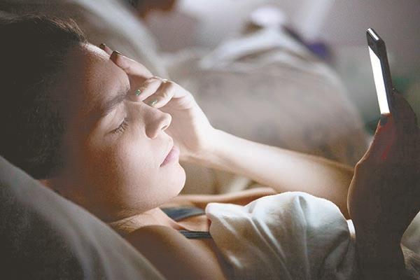 علاقة ضوء الموبايل بمرض السكر