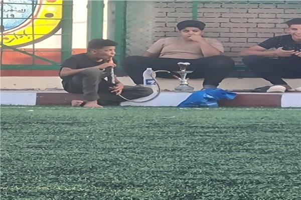 تناول أطفال الشيشة داخل مركز شباب المحلة الكبرى 