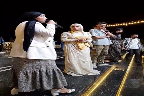  إهانة طالبة أمام الجميع 