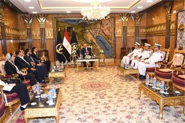 رئيس أكاديمة الشرطة خلال استقبال الوفد