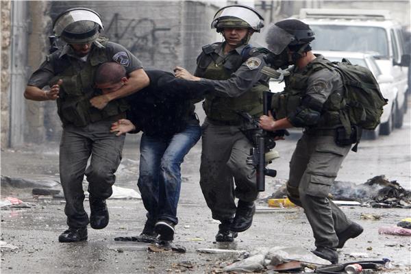 قوات الاحتلال تعتقل عددًا من الفلسطينيين بالقدس- صورة أرشيفية
