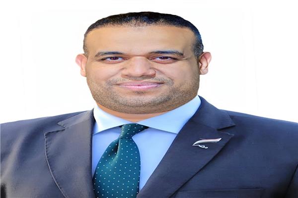 الكاتب الصحفي محمد كمال