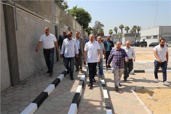 د. إبراهيم صابر اثناء جولته بالخليفة والمقطم