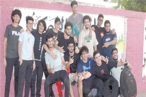 سعادة وفرحة بين الطلاب بعد امتحان التفاضل والتكامل