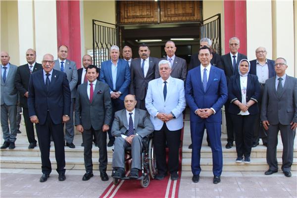  د.أيمن عاشور وزير التعليم العالي والبحث العلمى