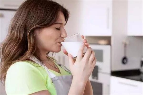 أطعمة تجنب تناولها مع الحليب 