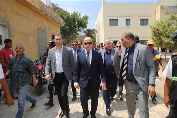 اللواء دكتور علاء عبدالمعطي، محافظ كفر الشيخ خلال جولة 
