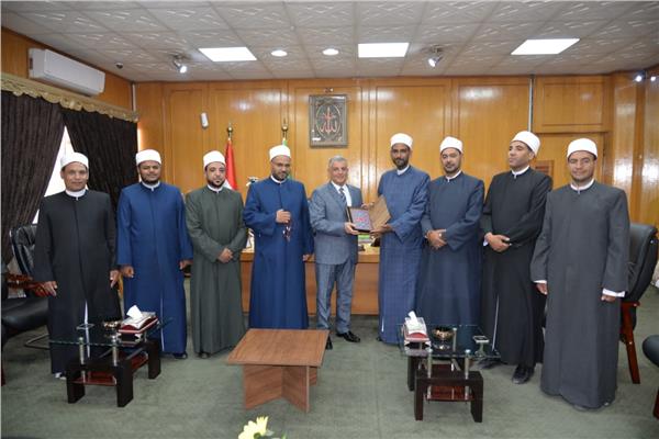 محافظ الإسماعيلية يستقبل القافلة الدعوية