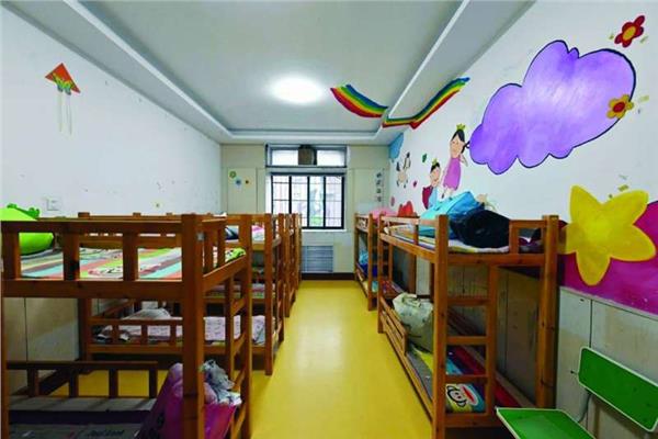 حضانات أطفال تتحول إلى مراكز للمسنين في الصين