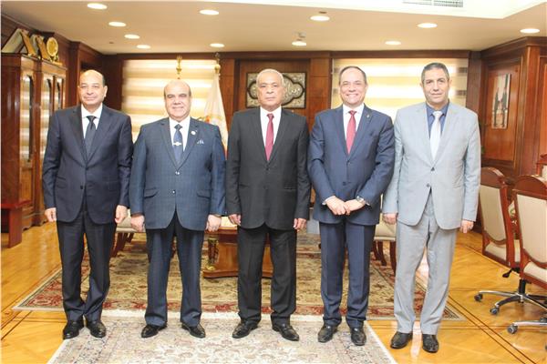 رئيس هيئة النيابة الإدارية خلال استقباله مساعدي وزير العدل