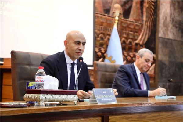 صورة خلال الاجتماع