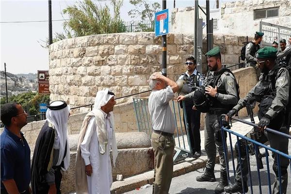 قوات الاحتلال تنصب حاجزا عسكريا على مدخل أبو شخيدم - صورة أرشيفية