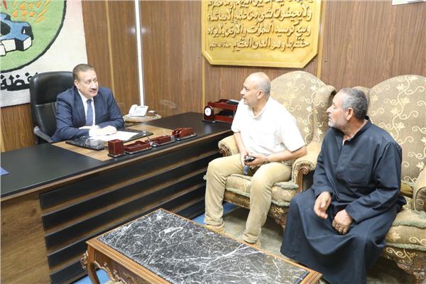 اللواء إبراهيم أبو ليمون محافظ المنوفية خلال لقائه بالمواطنين