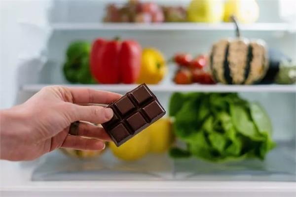 وضع الشوكولاتة في الثلاجة 