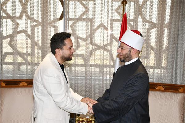 الدكتور أسامة السيد الأزهري خلال لقاءه بالاستاذ أحمد فايق رئيس قطاع البرامج بالشركة المتحدة للخدمات