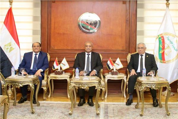 رئيس هيئة النيابة الإدارية خلال استقباله رئيس مجلس القضاء الأعلى والنائب العام
