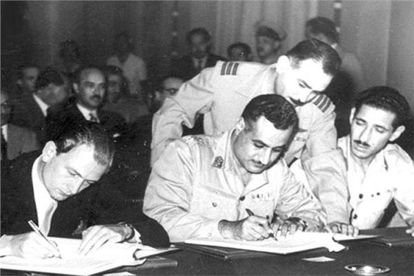 مشهد استغرق 72 عامًا جلاء آخر جندى بريطانى عن مصر