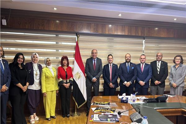  وزير الطيران المدني يلتقي رئيس اتحاد المستثمرات العرب