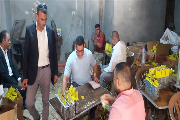 حماية المستهلك يضبط مصنع غير مُرخص لإعادة تعبئة الشاي 