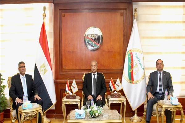 رئيس هيئة النيابة الإدارية  خلال استقباله محافظ الجيزة