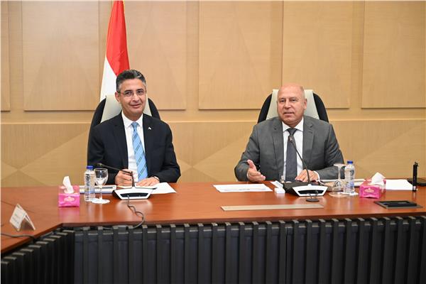 الفريق كامل الوزير يلتقى وزير التموين والتجارة الداخلية