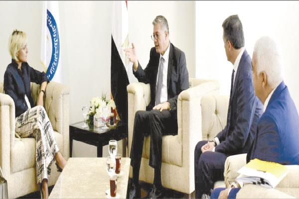 وزير البترول خلال مباحثاته مع وفد «إينى»